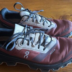On CloudVenture sneakers. Size 7.5